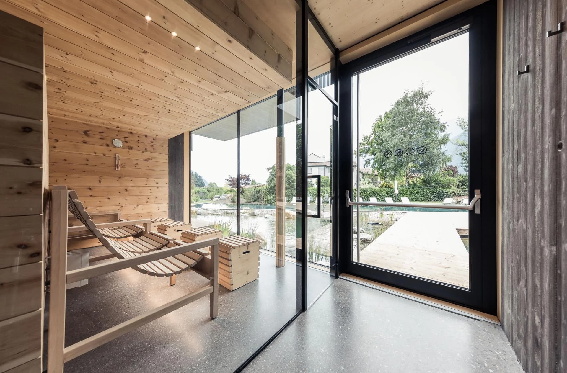 Indoor- und Outdoor-Pool